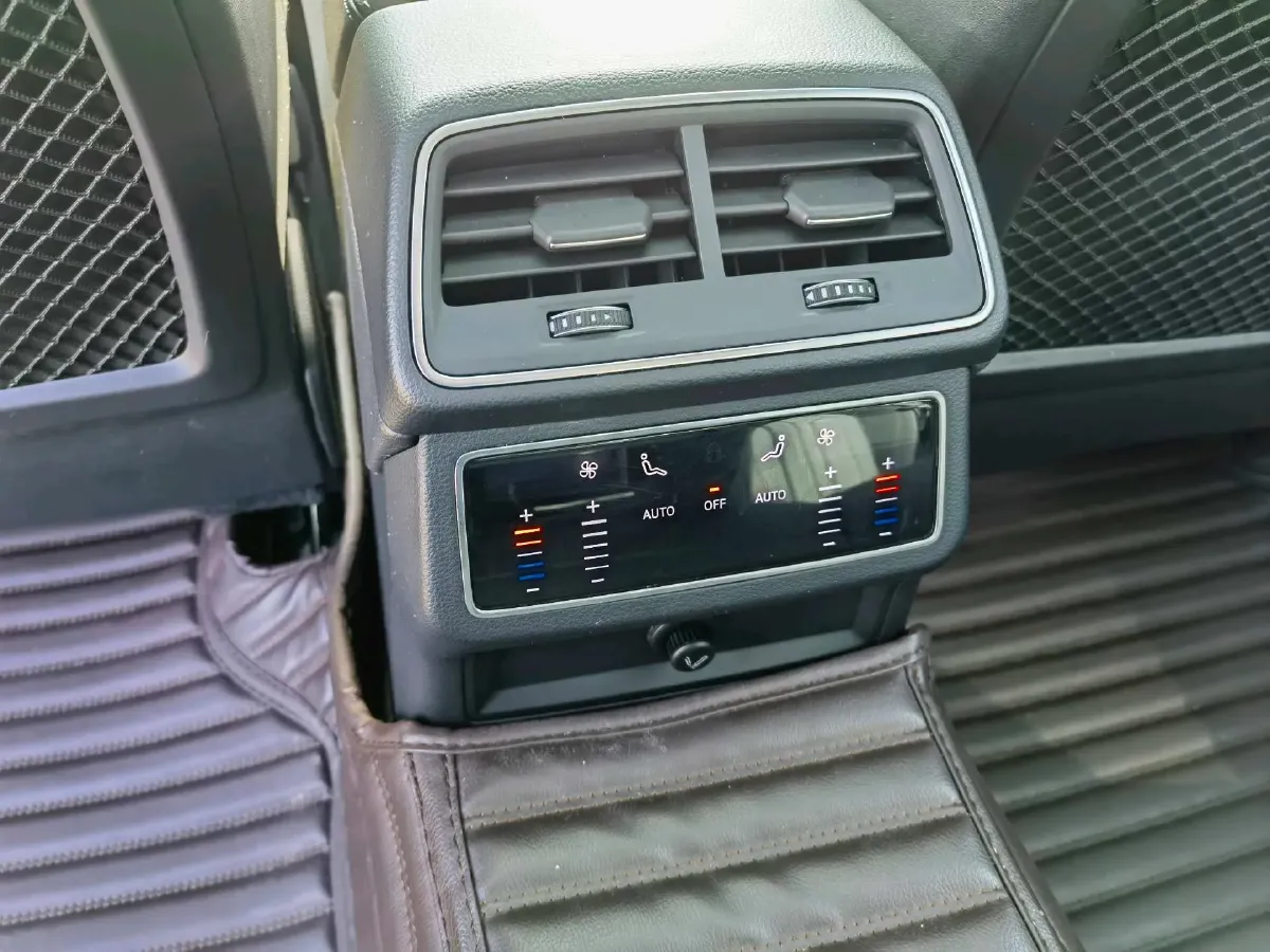 2019 Mercedes-Benz GLC Class 2.0T 245HP L4 9AT,autocango,china used car exporter,china ev exporter,chinese used car exporter,chinese used ev exporter