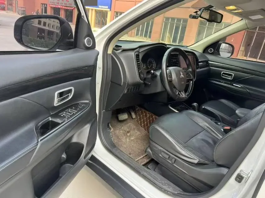 2018 Mitsubishi Outlander 2.0L 166HP L4 CVT,autocango,china used car exporter,china ev exporter,chinese used car exporter,chinese used ev exporter