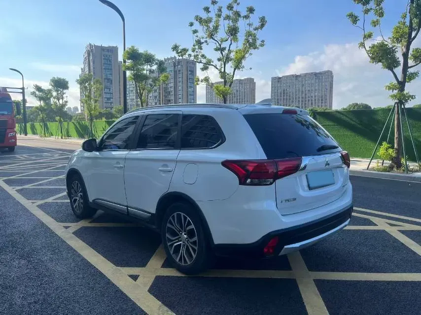 2018 Mitsubishi Outlander 2.0L 166HP L4 CVT,autocango,china used car exporter,china ev exporter,chinese used car exporter,chinese used ev exporter