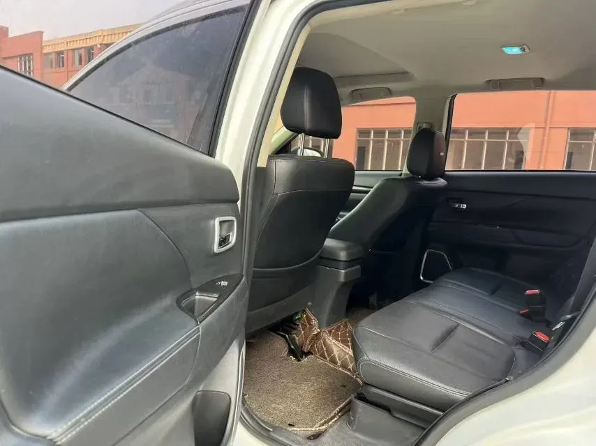 2018 Mitsubishi Outlander 2.0L 166HP L4 CVT,autocango,china used car exporter,china ev exporter,chinese used car exporter,chinese used ev exporter