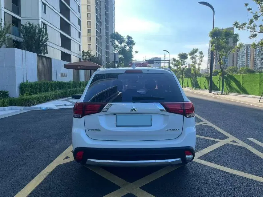 2018 Mitsubishi Outlander 2.0L 166HP L4 CVT,autocango,china used car exporter,china ev exporter,chinese used car exporter,chinese used ev exporter
