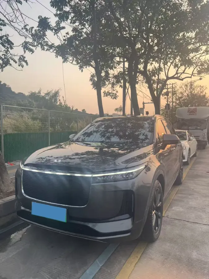 2020 Li ONE Range Extended 131HP REEV 40.5KWH,autocango,china used car exporter,china ev exporter,chinese used car exporter,chinese used ev exporter