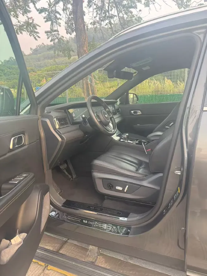 2020 Li ONE Range Extended 131HP REEV 40.5KWH,autocango,china used car exporter,china ev exporter,chinese used car exporter,chinese used ev exporter