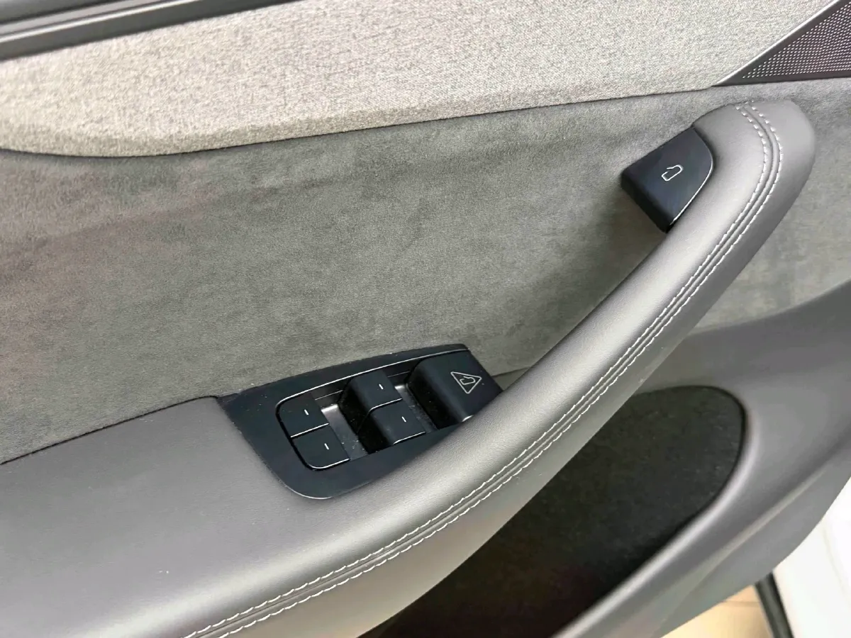 2025 Tesla Model Y L BEV,autocango,china used car exporter,china ev exporter,chinese used car exporter,chinese used ev exporter