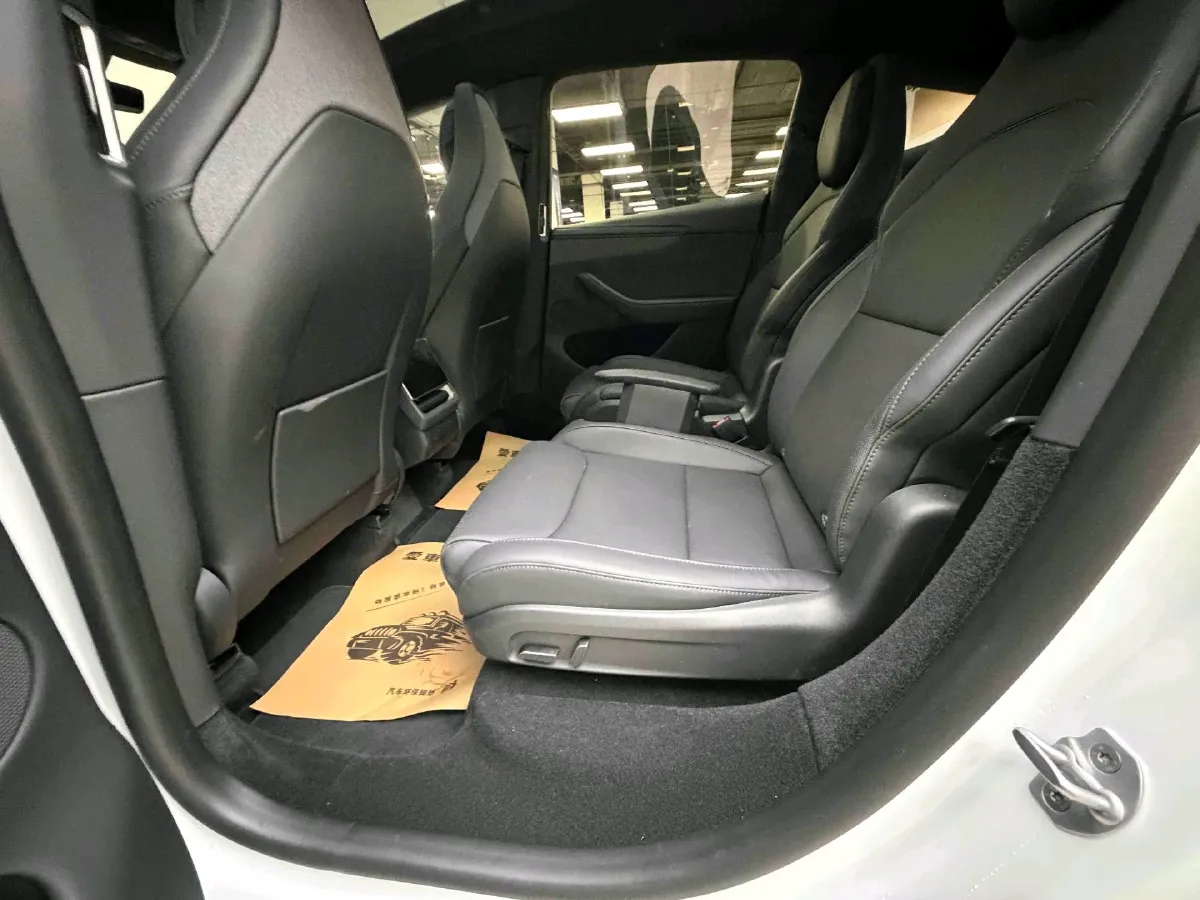 2025 Tesla Model Y L BEV,autocango,china used car exporter,china ev exporter,chinese used car exporter,chinese used ev exporter