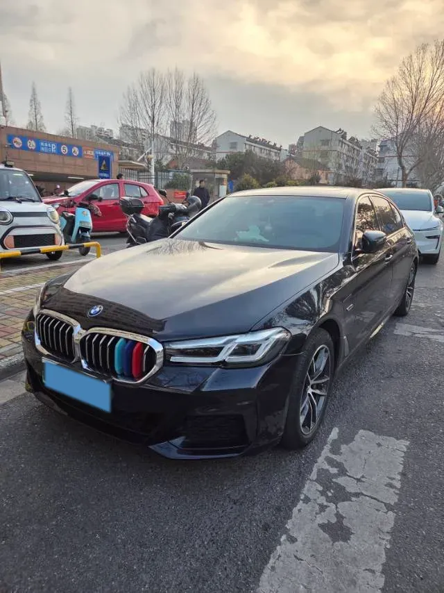 2022 BMW 5 Series 2.0T 184HP L4 8AT PHEV 17.7KWH,autocango,china used car exporter,china ev exporter,chinese used car exporter,chinese used ev exporter