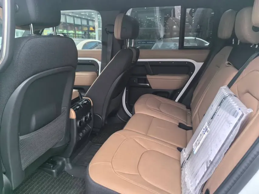2024 Land Rover Defender 3.0T 400HP L6 8AT,autocango,china used car exporter,china ev exporter,chinese used car exporter,chinese used ev exporter
