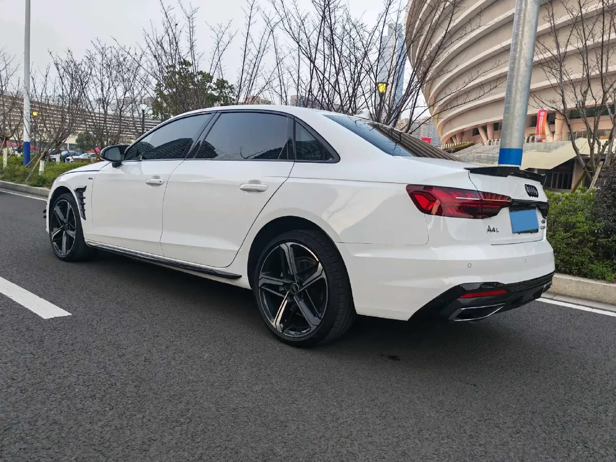 2024 Audi A4L 2.0T 190HP L4 7DCT,autocango,china used car exporter,china ev exporter,chinese used car exporter,chinese used ev exporter