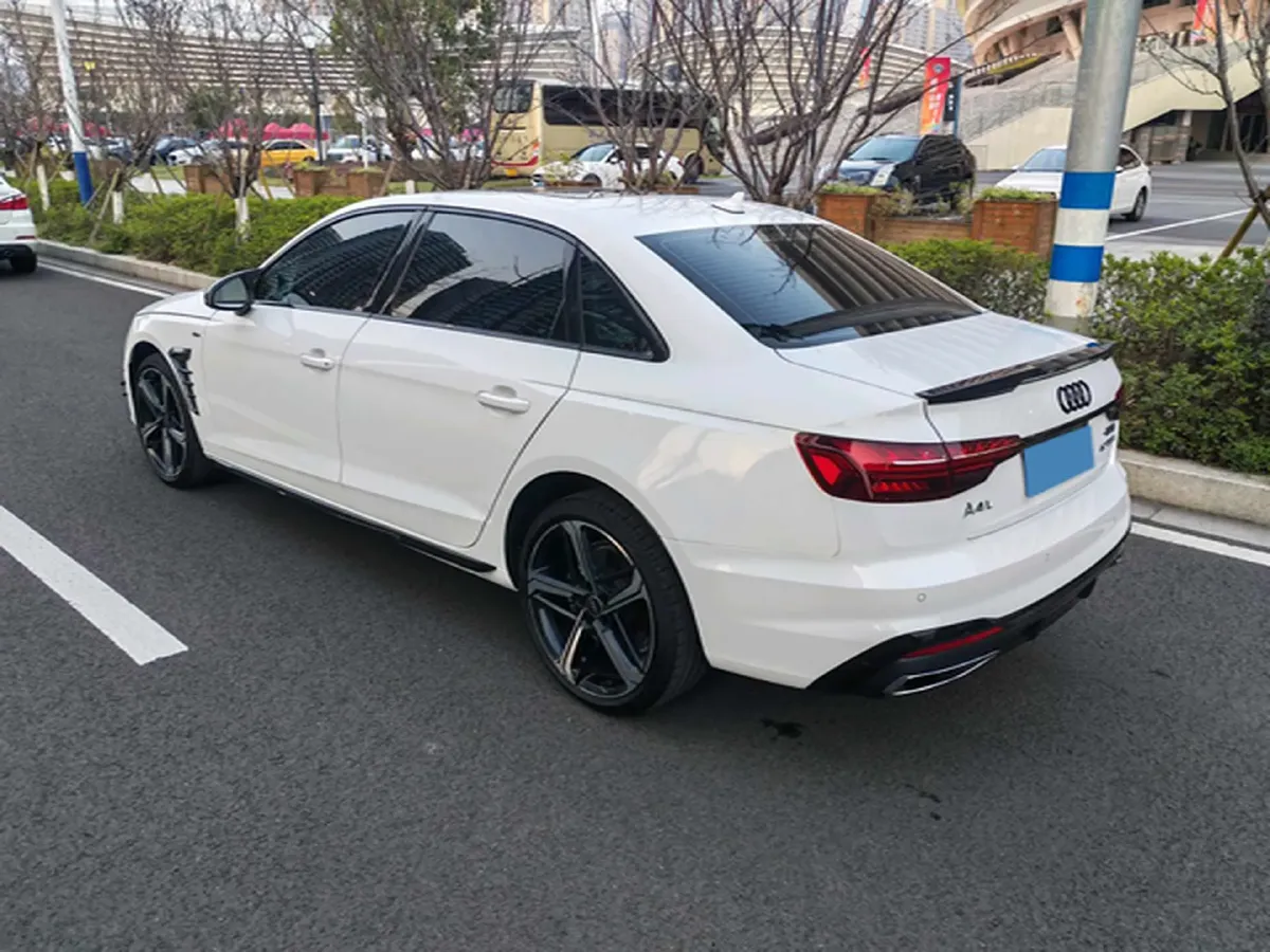 2024 Audi A4L 2.0T 190HP L4 7DCT,autocango,china used car exporter,china ev exporter,chinese used car exporter,chinese used ev exporter