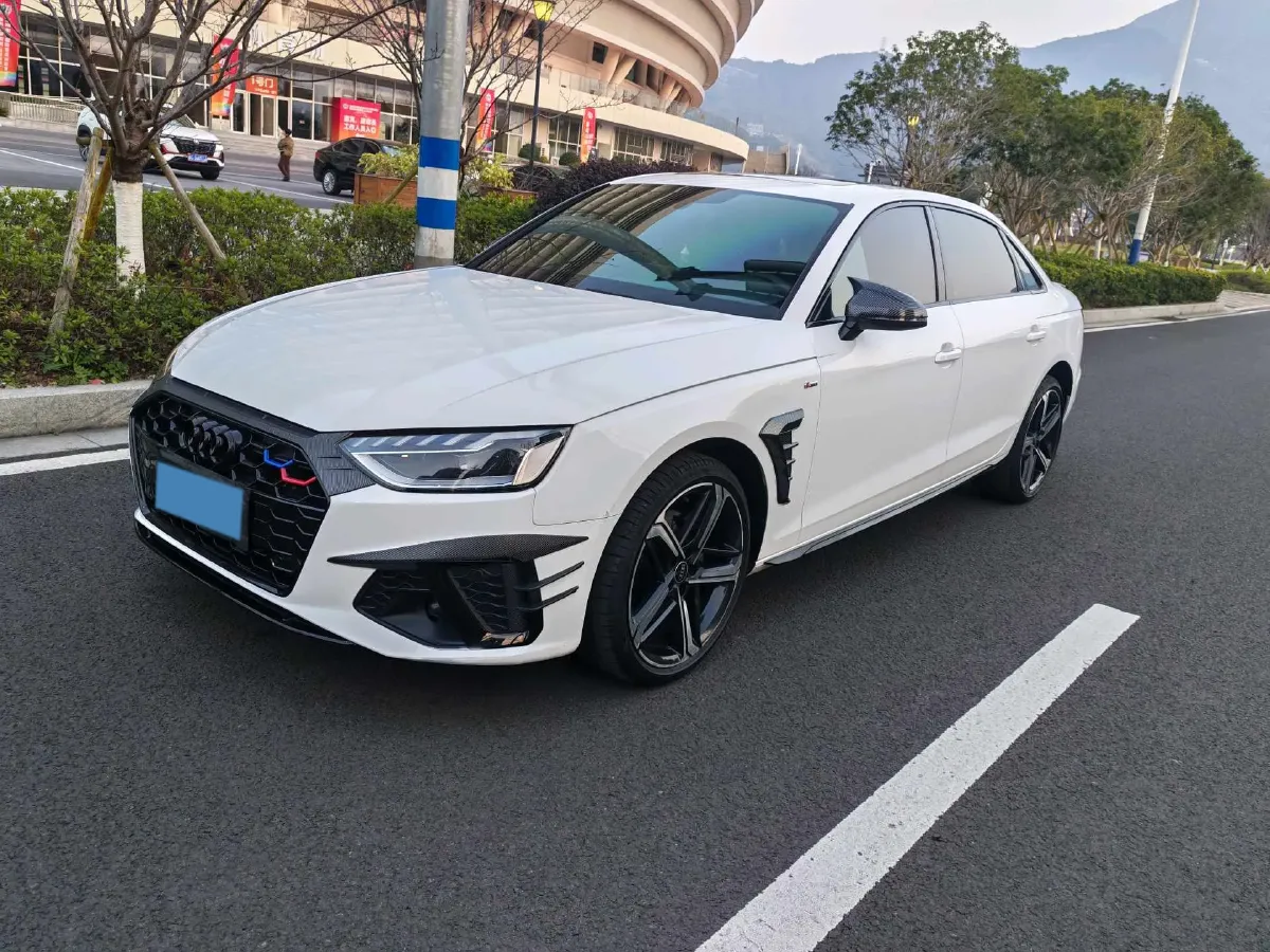 2024 Audi A4L 2.0T 190HP L4 7DCT,autocango,china used car exporter,china ev exporter,chinese used car exporter,chinese used ev exporter