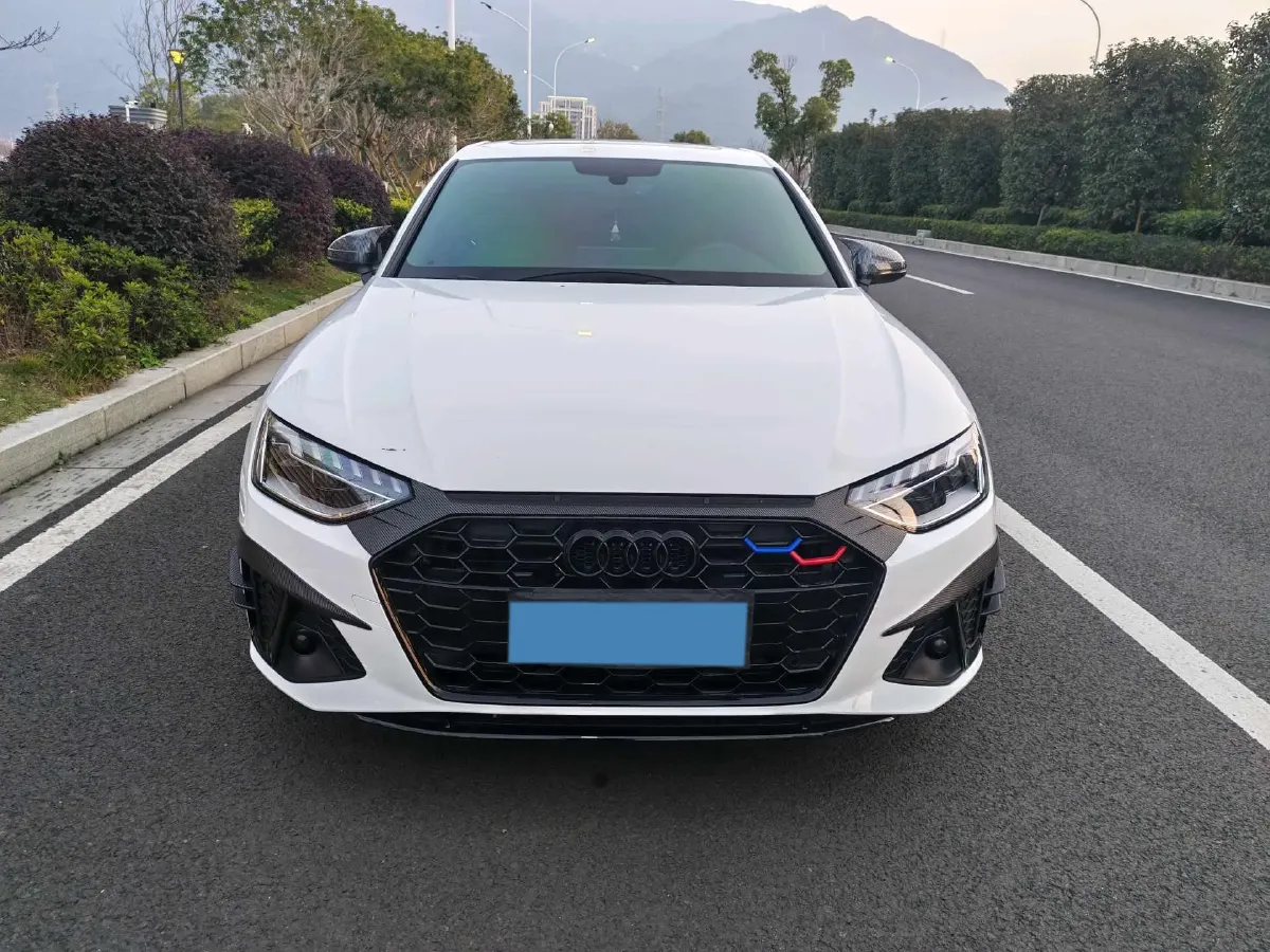 2024 Audi A4L 2.0T 190HP L4 7DCT,autocango,china used car exporter,china ev exporter,chinese used car exporter,chinese used ev exporter