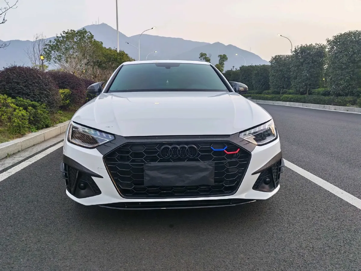 2024 Audi A4L 2.0T 190HP L4 7DCT,autocango,china used car exporter,china ev exporter,chinese used car exporter,chinese used ev exporter