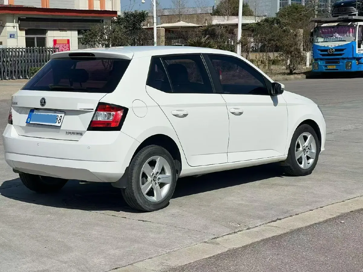 2017 Skoda Fabia 1.4L 90HP L4 6AT,autocango,china used car exporter,china ev exporter,chinese used car exporter,chinese used ev exporter