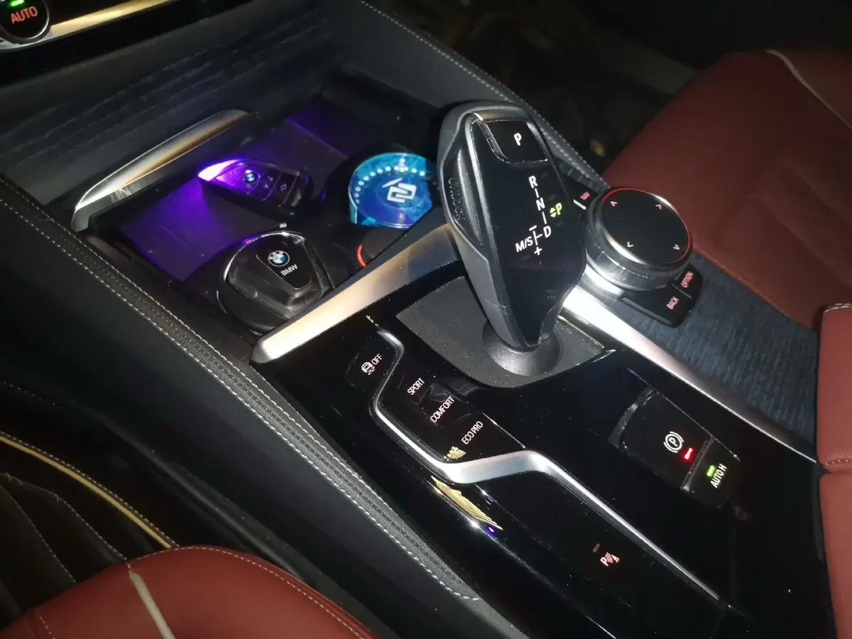 2023 BMW 5 Series 2.0T 245HP L4 8AT,autocango,china used car exporter,china ev exporter,chinese used car exporter,chinese used ev exporter