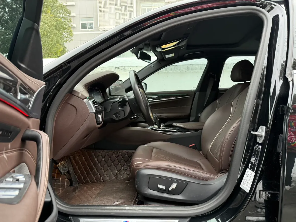 2022 BMW 5 Series 2.0T 184HP L4 8AT,autocango,china used car exporter,china ev exporter,chinese used car exporter,chinese used ev exporter