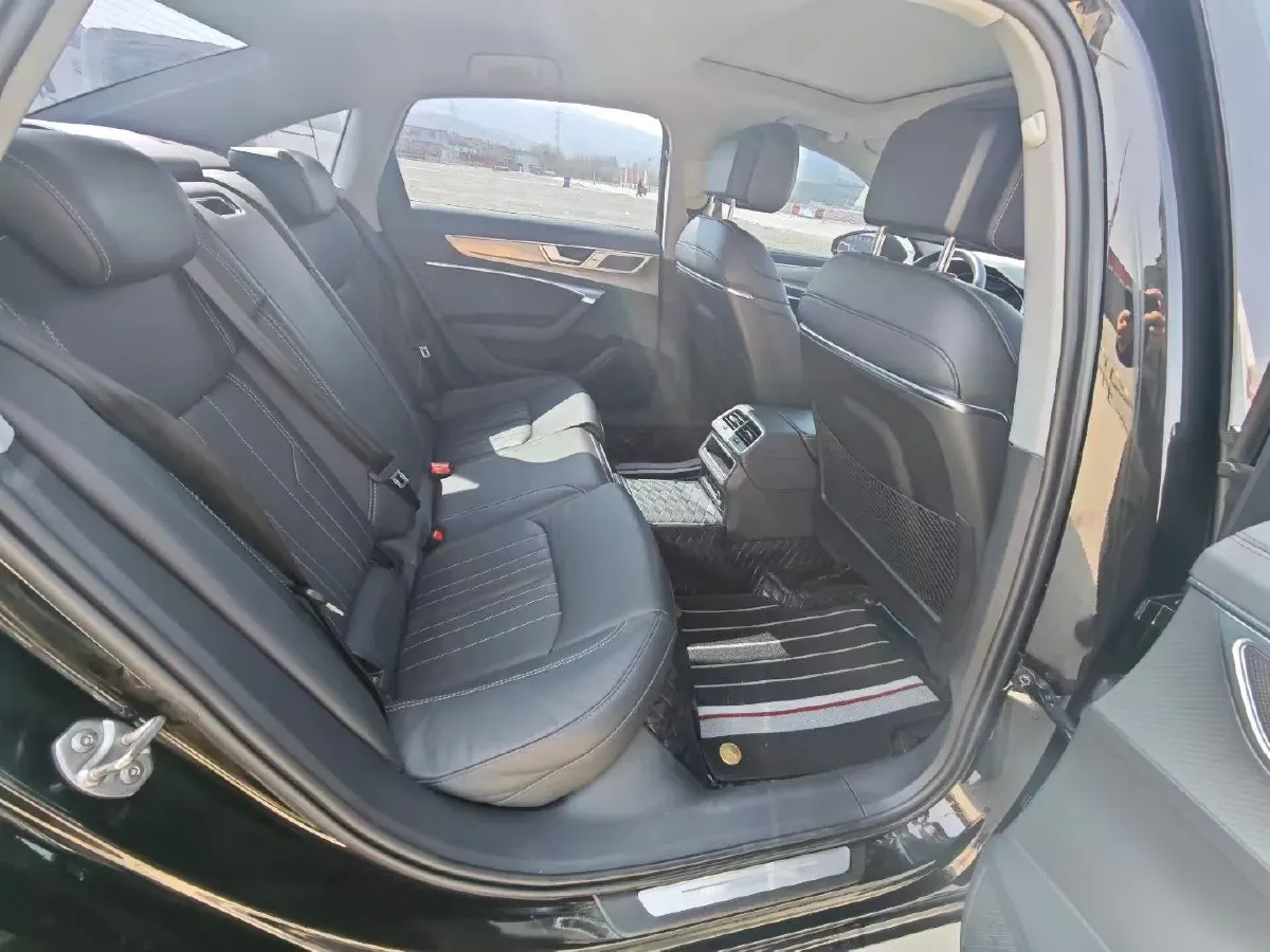 2023 Audi A6L 2.0T 190HP L4 7DCT,autocango,china used car exporter,china ev exporter,chinese used car exporter,chinese used ev exporter