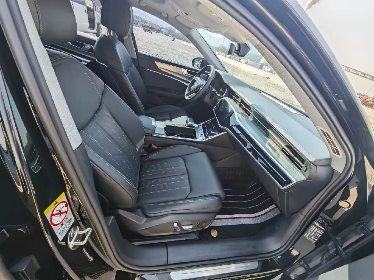 2023 Audi A6L 2.0T 190HP L4 7DCT,autocango,china used car exporter,china ev exporter,chinese used car exporter,chinese used ev exporter