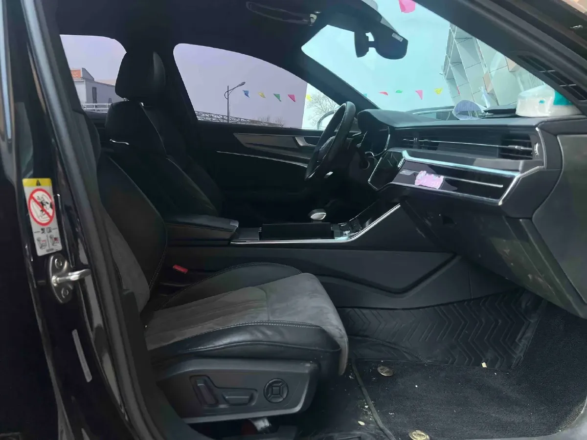 2020 Audi A6L 2.0T 224HP L4 7DCT,autocango,china used car exporter,china ev exporter,chinese used car exporter,chinese used ev exporter