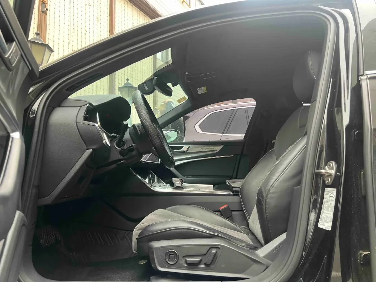 2020 Audi A6L 2.0T 224HP L4 7DCT,autocango,china used car exporter,china ev exporter,chinese used car exporter,chinese used ev exporter