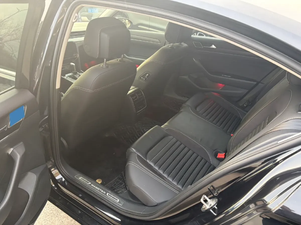 2020 Volkswagen Magotan 2.0T 186HP L4 7DCT,autocango,china used car exporter,china ev exporter,chinese used car exporter,chinese used ev exporter