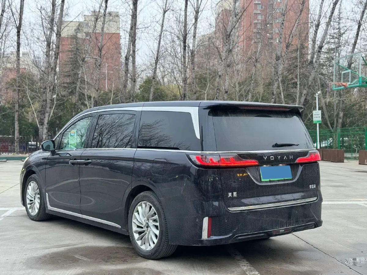 2024 Voyah Dream 1.5T 150HP L4 PHEV 43KWH,autocango,china used car exporter,china ev exporter,chinese used car exporter,chinese used ev exporter