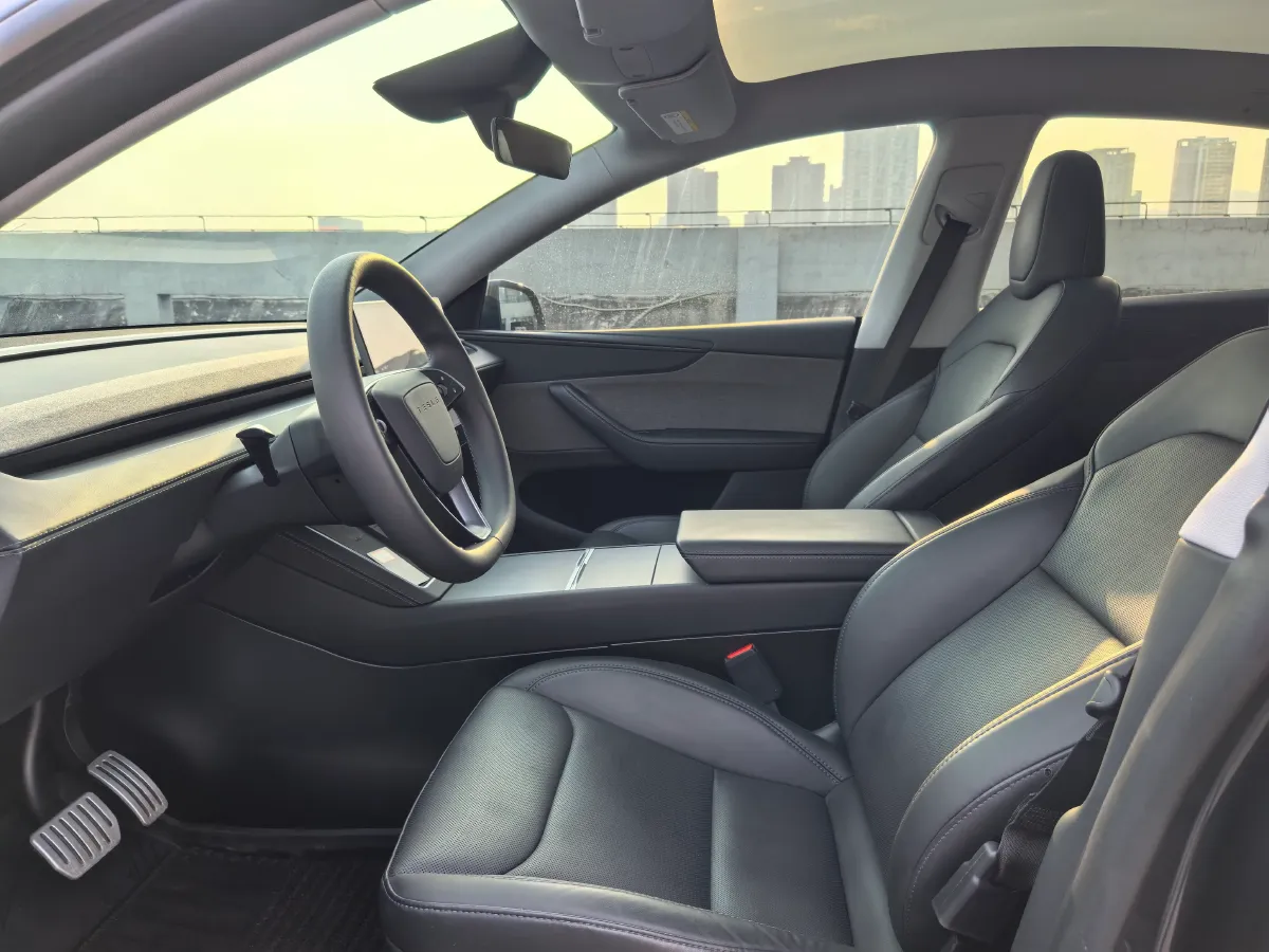 2025 Tesla Model Y BEV 62.5KWH,autocango,china used car exporter,china ev exporter,chinese used car exporter,chinese used ev exporter