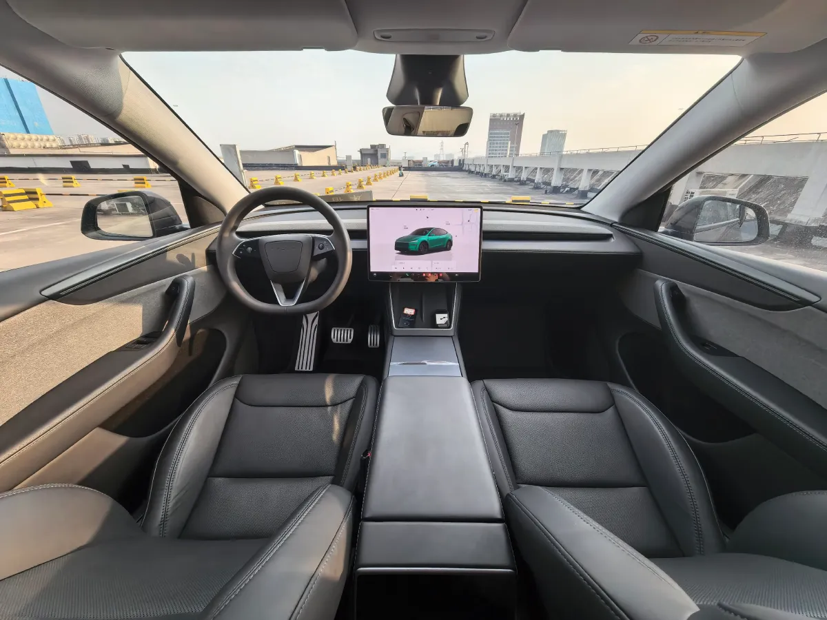 2025 Tesla Model Y BEV 62.5KWH,autocango,china used car exporter,china ev exporter,chinese used car exporter,chinese used ev exporter