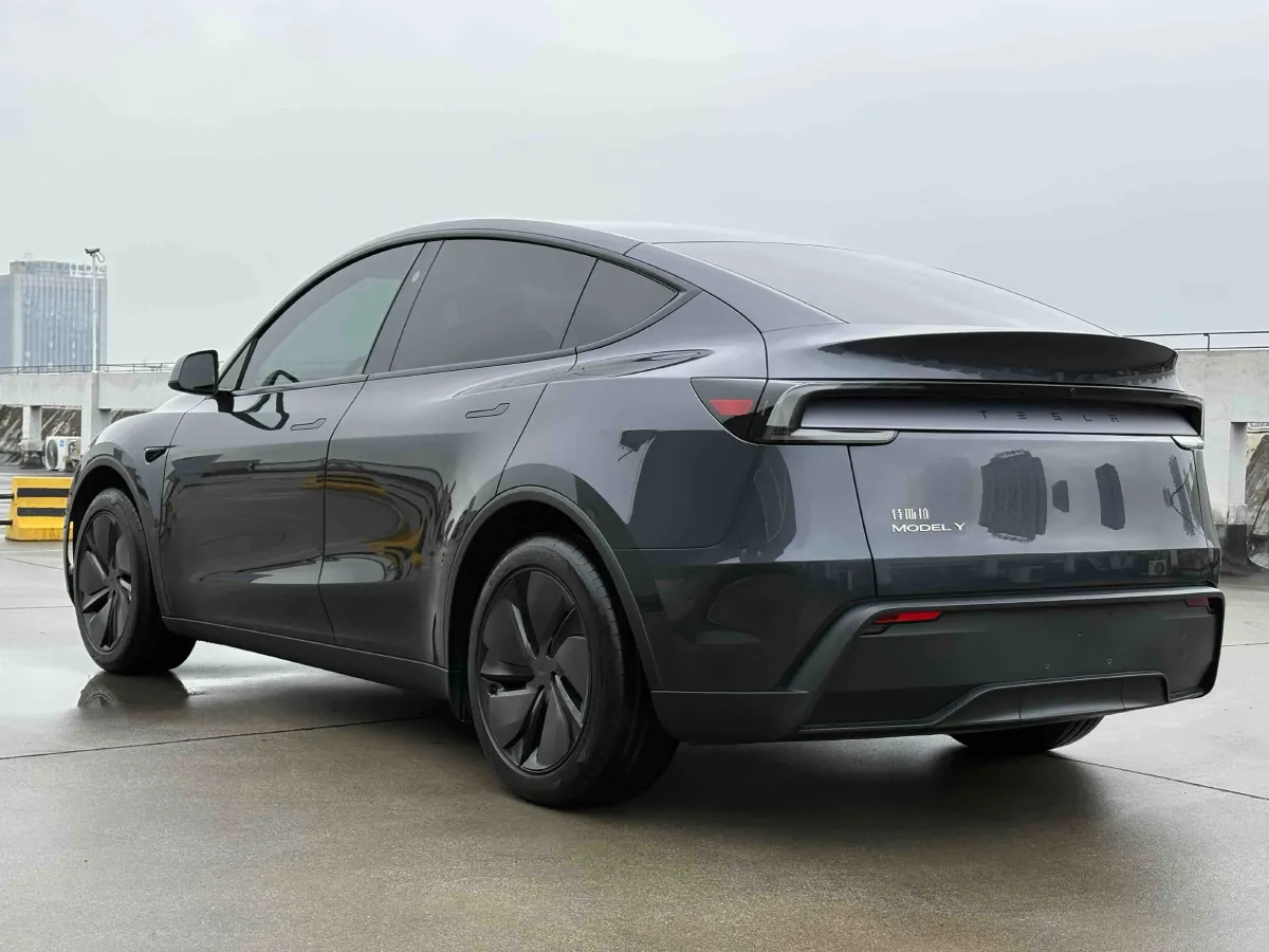 2025 Tesla Model Y BEV 62.5KWH,autocango,china used car exporter,china ev exporter,chinese used car exporter,chinese used ev exporter