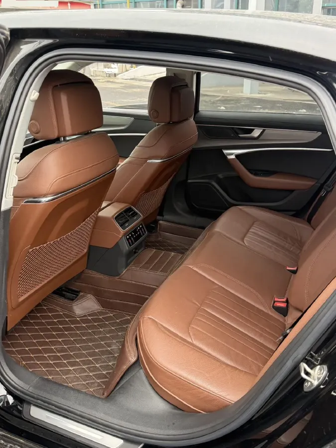 2021 Audi A6L 2.0T 224HP L4 7DCT,autocango,china used car exporter,china ev exporter,chinese used car exporter,chinese used ev exporter