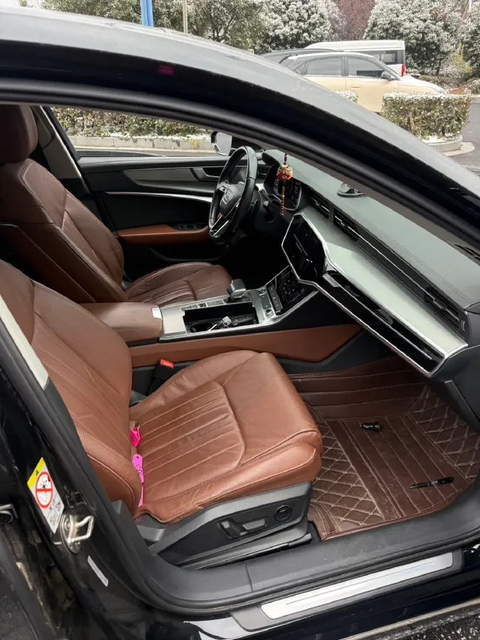 2021 Audi A6L 2.0T 224HP L4 7DCT,autocango,china used car exporter,china ev exporter,chinese used car exporter,chinese used ev exporter