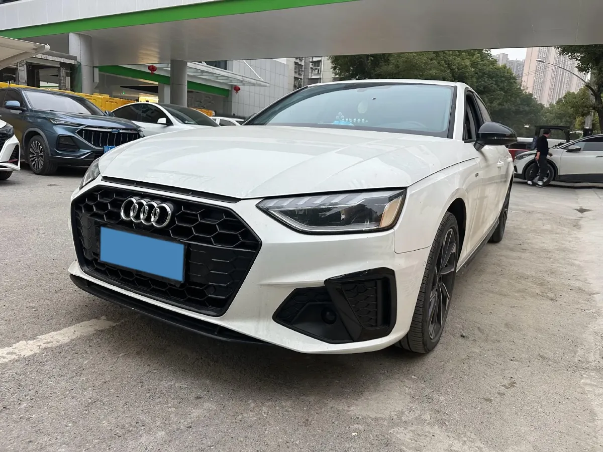 2023 Audi A4L 2.0T 190HP L4 7DCT,autocango,china used car exporter,china ev exporter,chinese used car exporter,chinese used ev exporter
