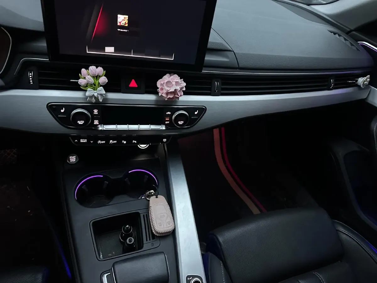 2023 Audi A4L 2.0T 190HP L4 7DCT,autocango,china used car exporter,china ev exporter,chinese used car exporter,chinese used ev exporter