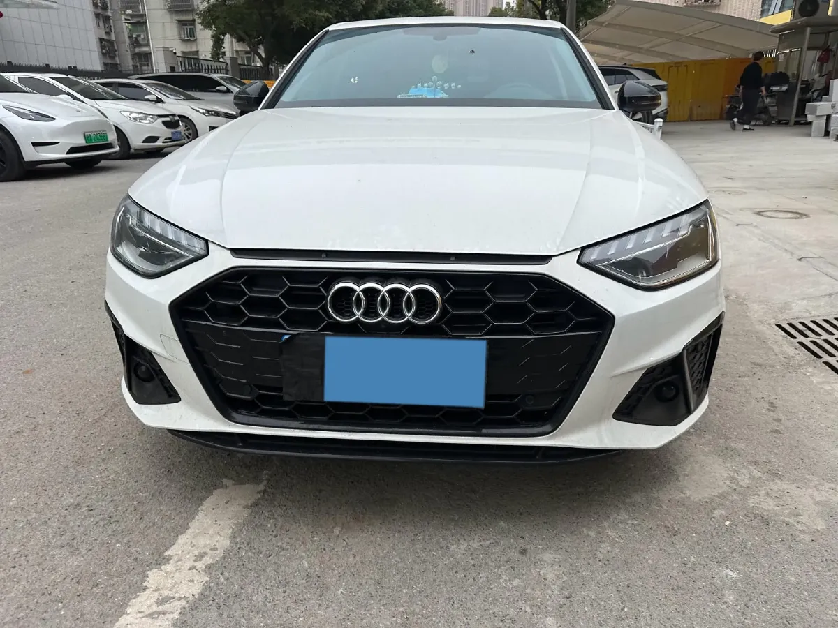 2023 Audi A4L 2.0T 190HP L4 7DCT,autocango,china used car exporter,china ev exporter,chinese used car exporter,chinese used ev exporter