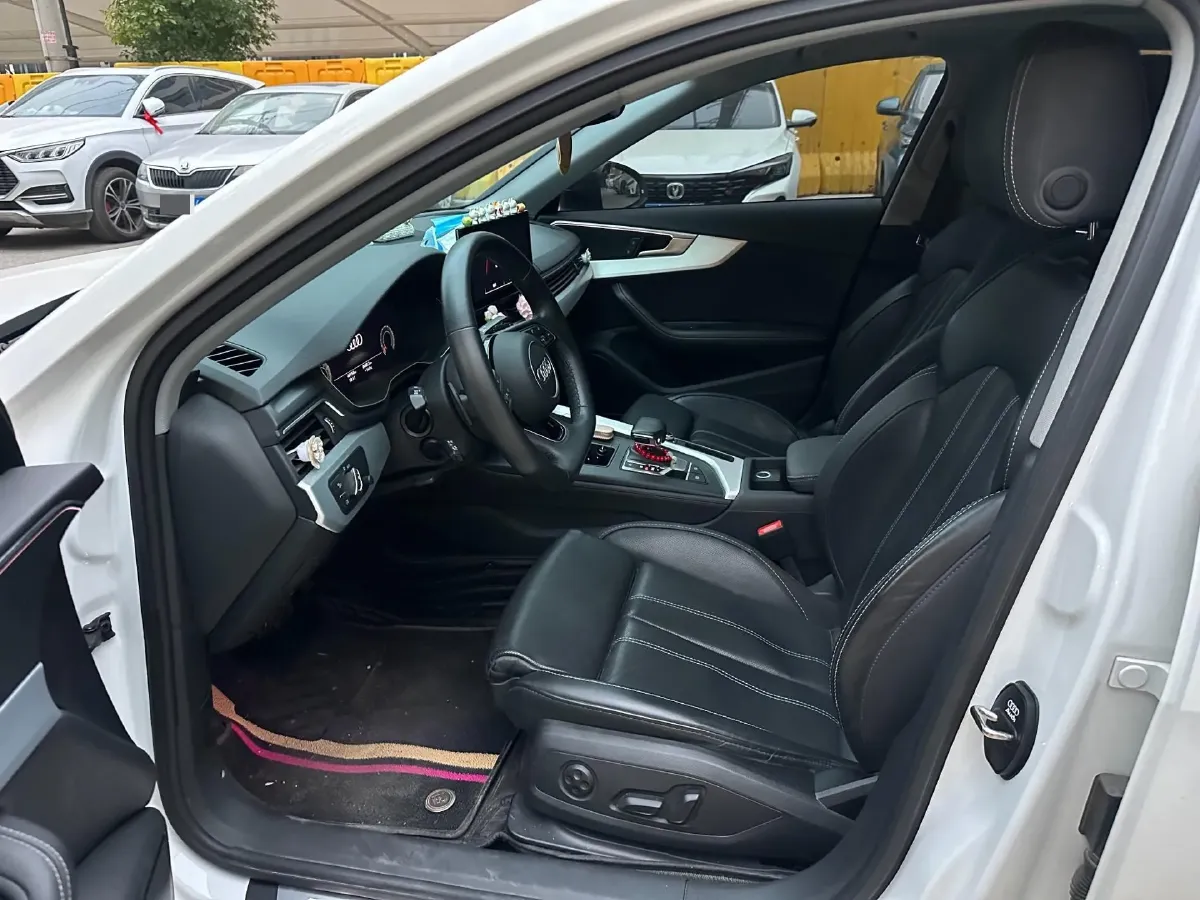 2023 Audi A4L 2.0T 190HP L4 7DCT,autocango,china used car exporter,china ev exporter,chinese used car exporter,chinese used ev exporter