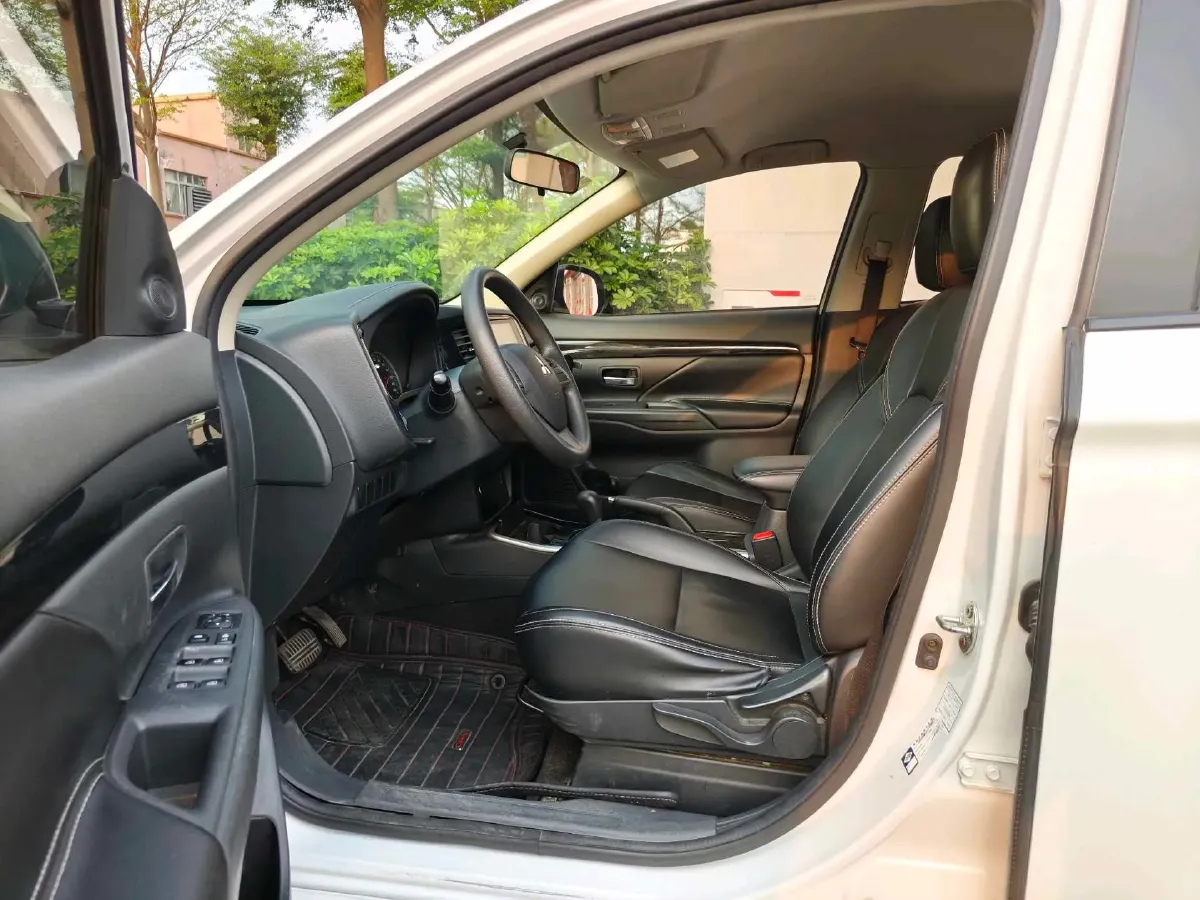 2021 Mitsubishi Outlander 2.0L 166HP L4 CVT,autocango,china used car exporter,china ev exporter,chinese used car exporter,chinese used ev exporter