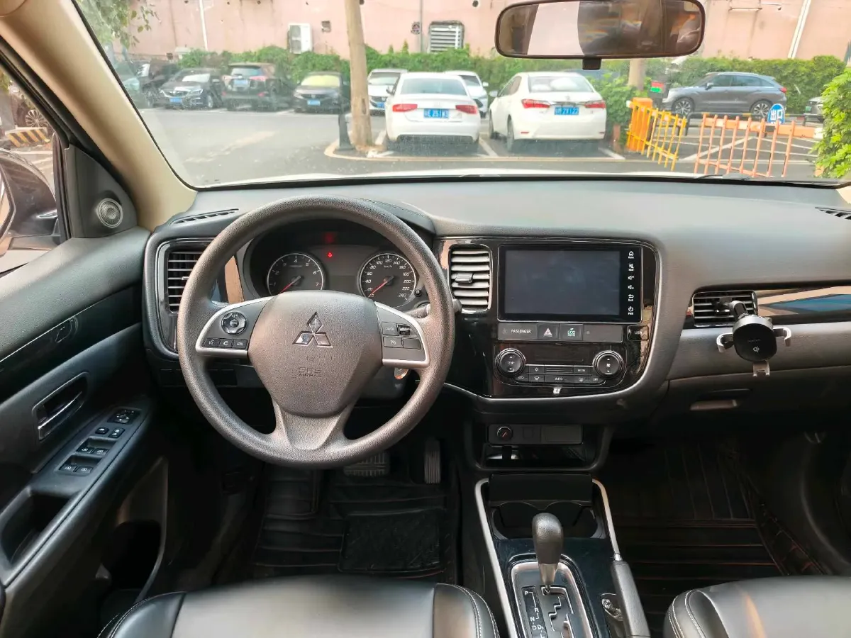 2021 Mitsubishi Outlander 2.0L 166HP L4 CVT,autocango,china used car exporter,china ev exporter,chinese used car exporter,chinese used ev exporter