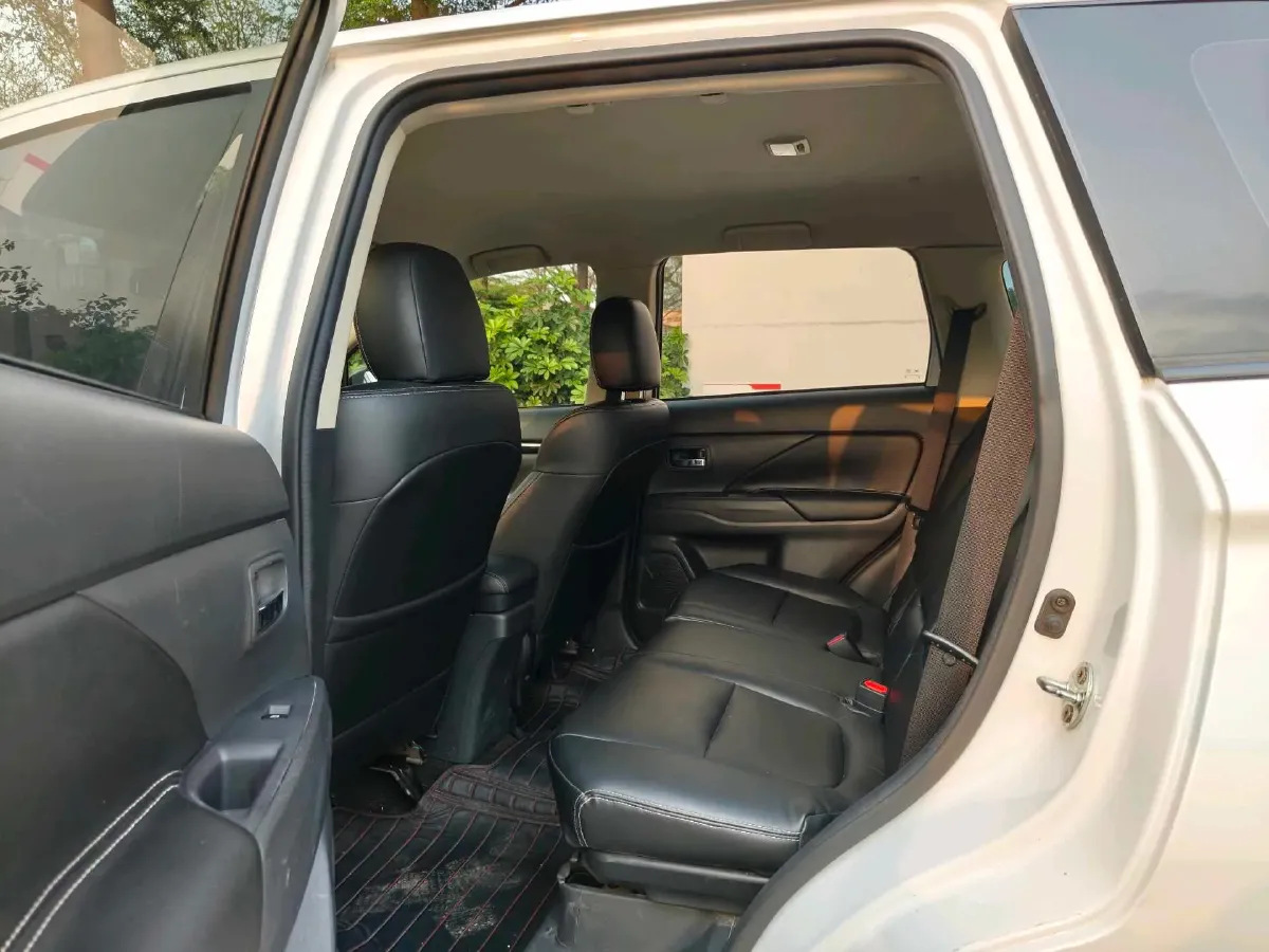 2021 Mitsubishi Outlander 2.0L 166HP L4 CVT,autocango,china used car exporter,china ev exporter,chinese used car exporter,chinese used ev exporter