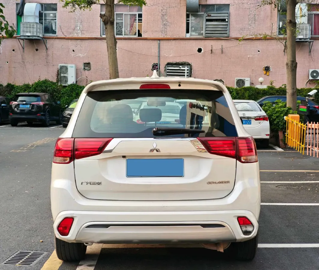 2021 Mitsubishi Outlander 2.0L 166HP L4 CVT,autocango,china used car exporter,china ev exporter,chinese used car exporter,chinese used ev exporter