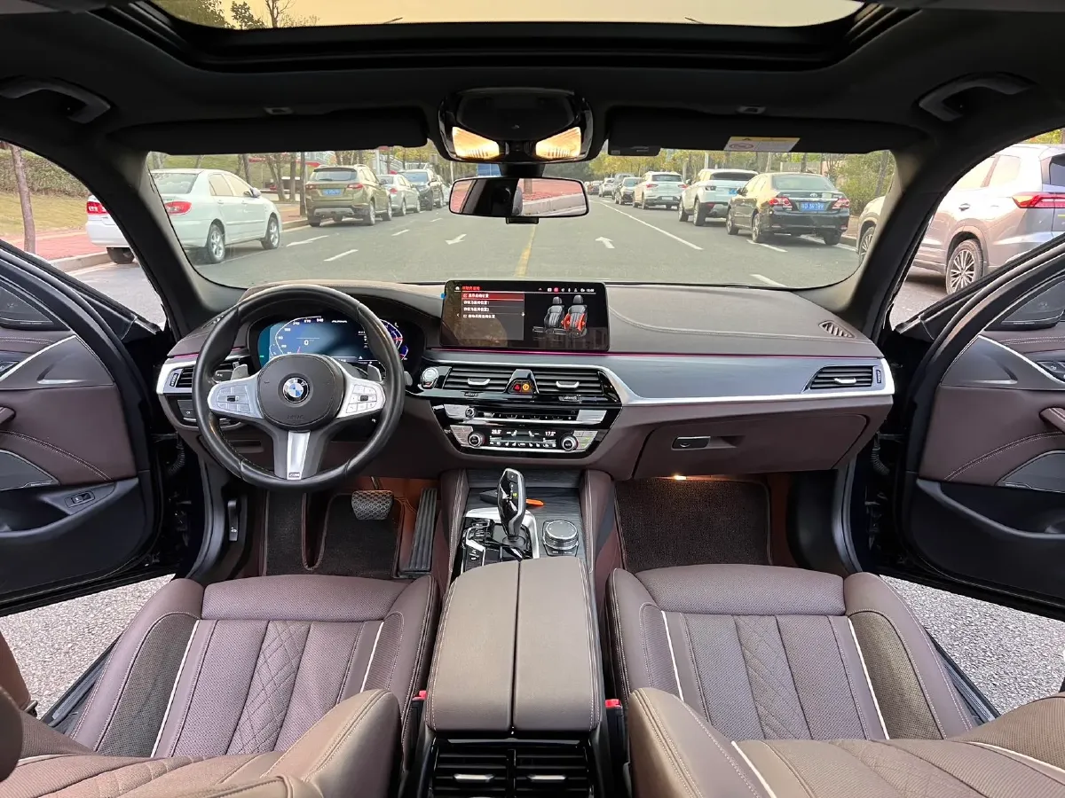 2023 BMW 5 Series 2.0T 245HP L4 8AT,autocango,china used car exporter,china ev exporter,chinese used car exporter,chinese used ev exporter