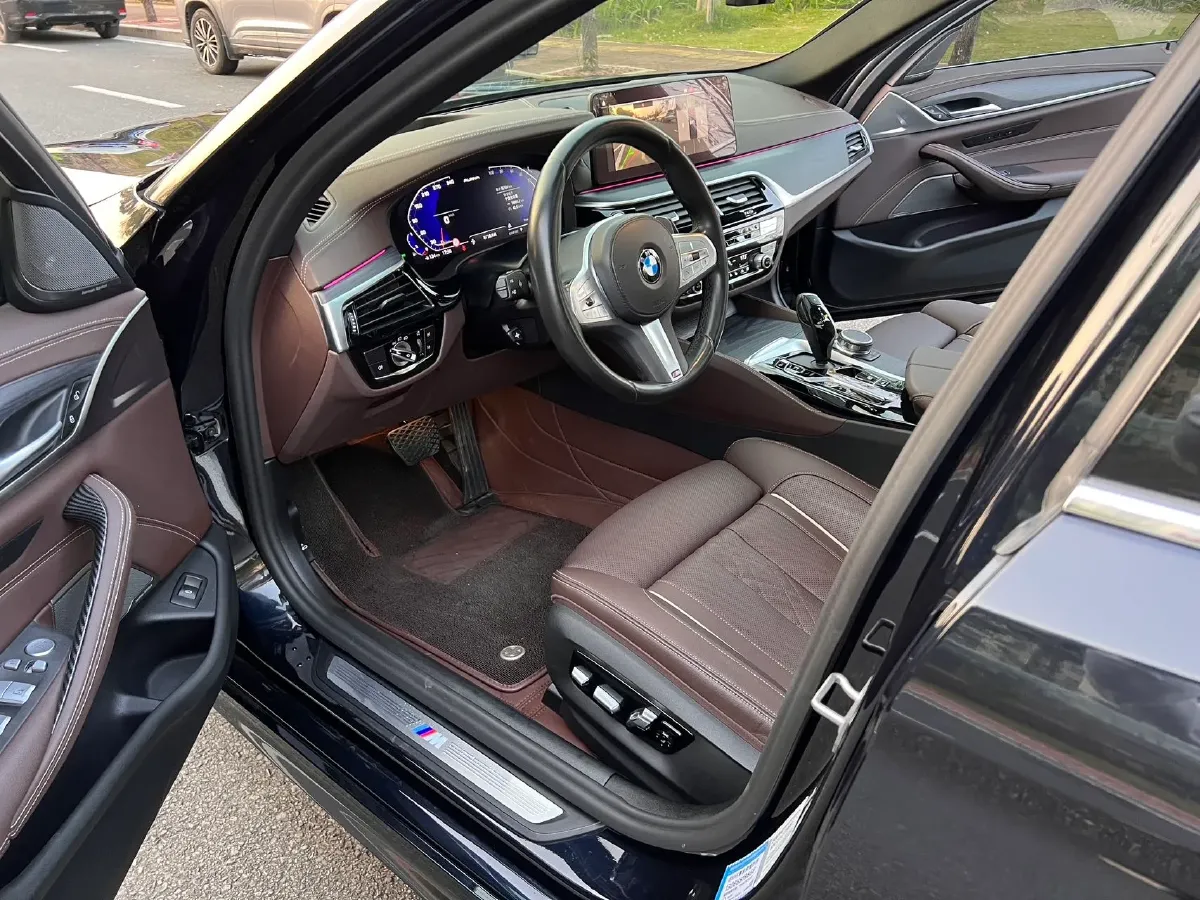 2023 BMW 5 Series 2.0T 245HP L4 8AT,autocango,china used car exporter,china ev exporter,chinese used car exporter,chinese used ev exporter