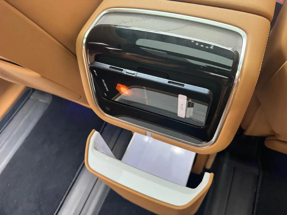 2025 Zeekr 9X 2.0T 279HP L4 1DHT PHEV,autocango,china used car exporter,china ev exporter,chinese used car exporter,chinese used ev exporter