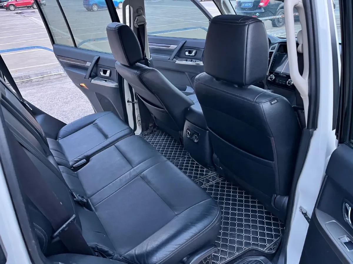 2020 Mitsubishi Pajero 3.0L 174HP V6 5AT,autocango,china used car exporter,china ev exporter,chinese used car exporter,chinese used ev exporter