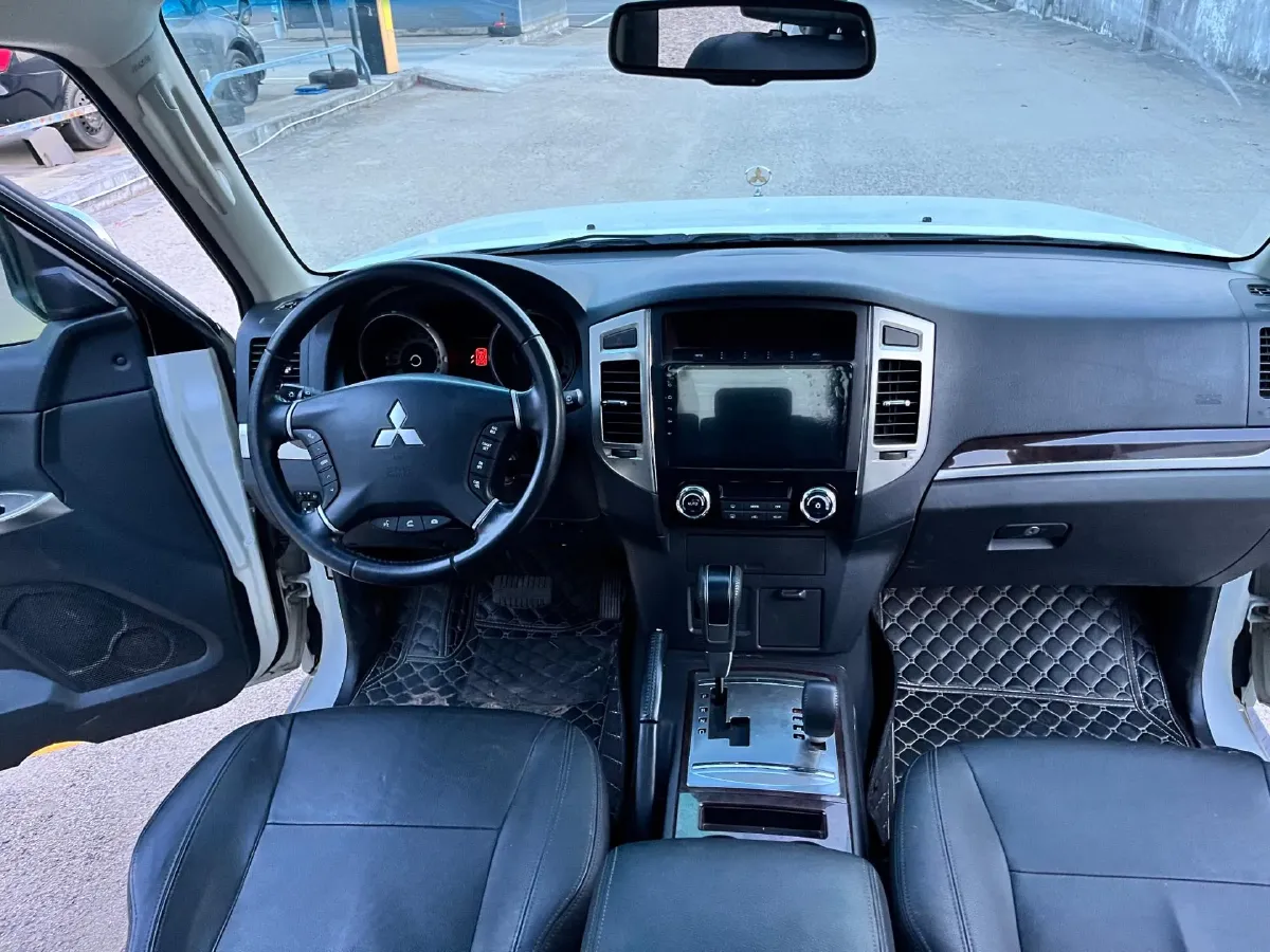 2020 Mitsubishi Pajero 3.0L 174HP V6 5AT,autocango,china used car exporter,china ev exporter,chinese used car exporter,chinese used ev exporter