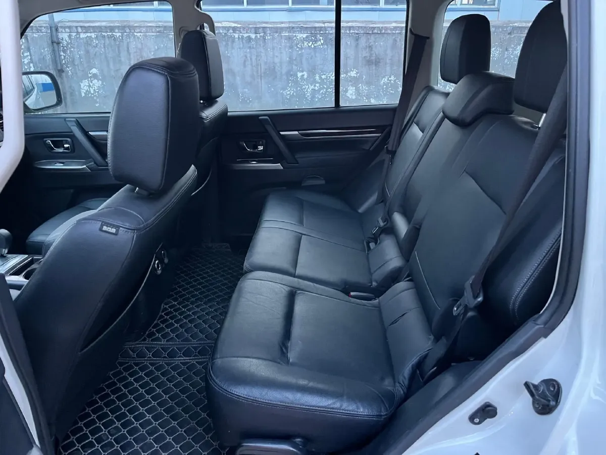 2020 Mitsubishi Pajero 3.0L 174HP V6 5AT,autocango,china used car exporter,china ev exporter,chinese used car exporter,chinese used ev exporter