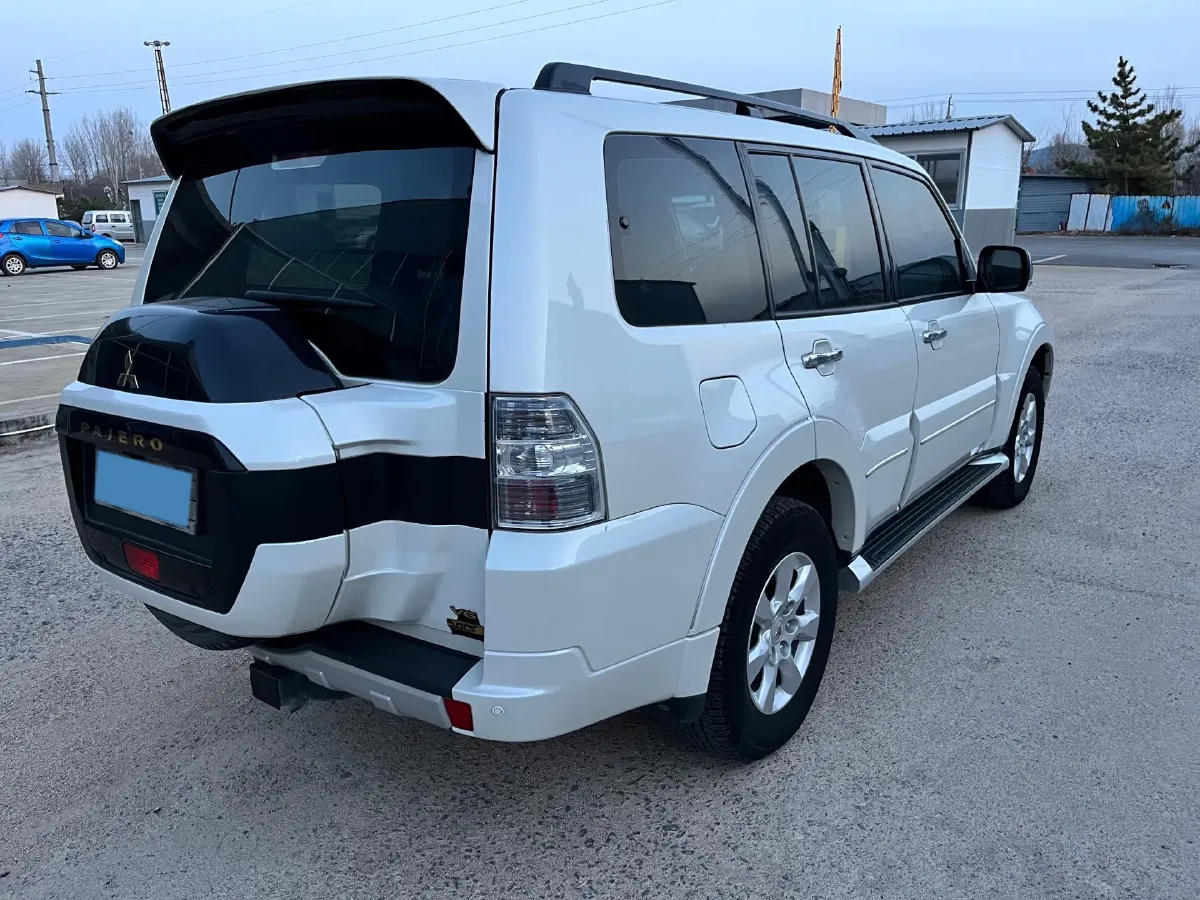 2020 Mitsubishi Pajero 3.0L 174HP V6 5AT,autocango,china used car exporter,china ev exporter,chinese used car exporter,chinese used ev exporter