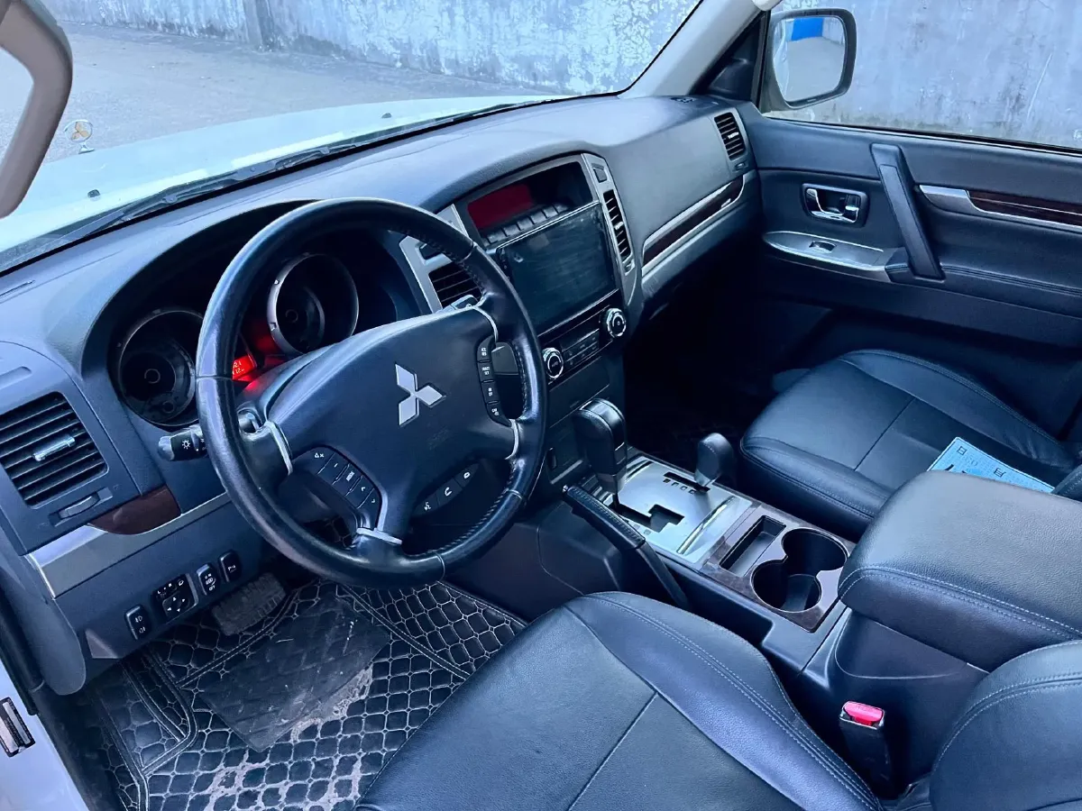 2020 Mitsubishi Pajero 3.0L 174HP V6 5AT,autocango,china used car exporter,china ev exporter,chinese used car exporter,chinese used ev exporter