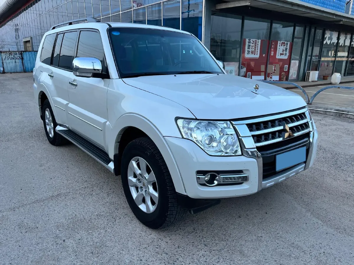 2020 Mitsubishi Pajero 3.0L 174HP V6 5AT,autocango,china used car exporter,china ev exporter,chinese used car exporter,chinese used ev exporter