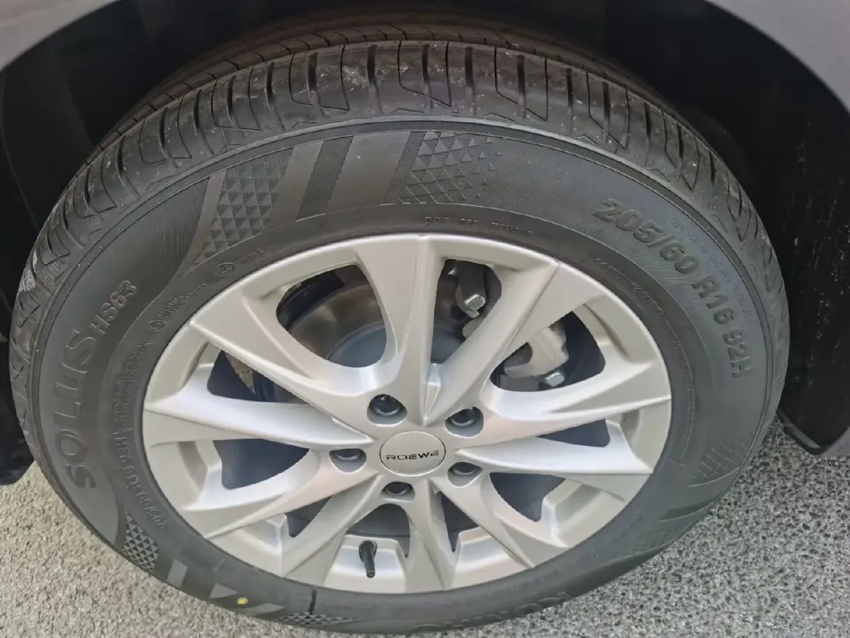 2026 Roewe i5 1.5L 129HP L4 5MT,autocango,china used car exporter,china ev exporter,chinese used car exporter,chinese used ev exporter