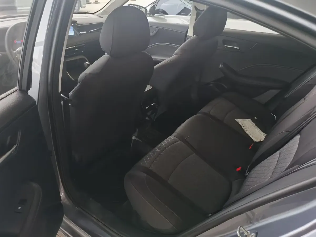 2026 Roewe i5 1.5L 129HP L4 5MT,autocango,china used car exporter,china ev exporter,chinese used car exporter,chinese used ev exporter