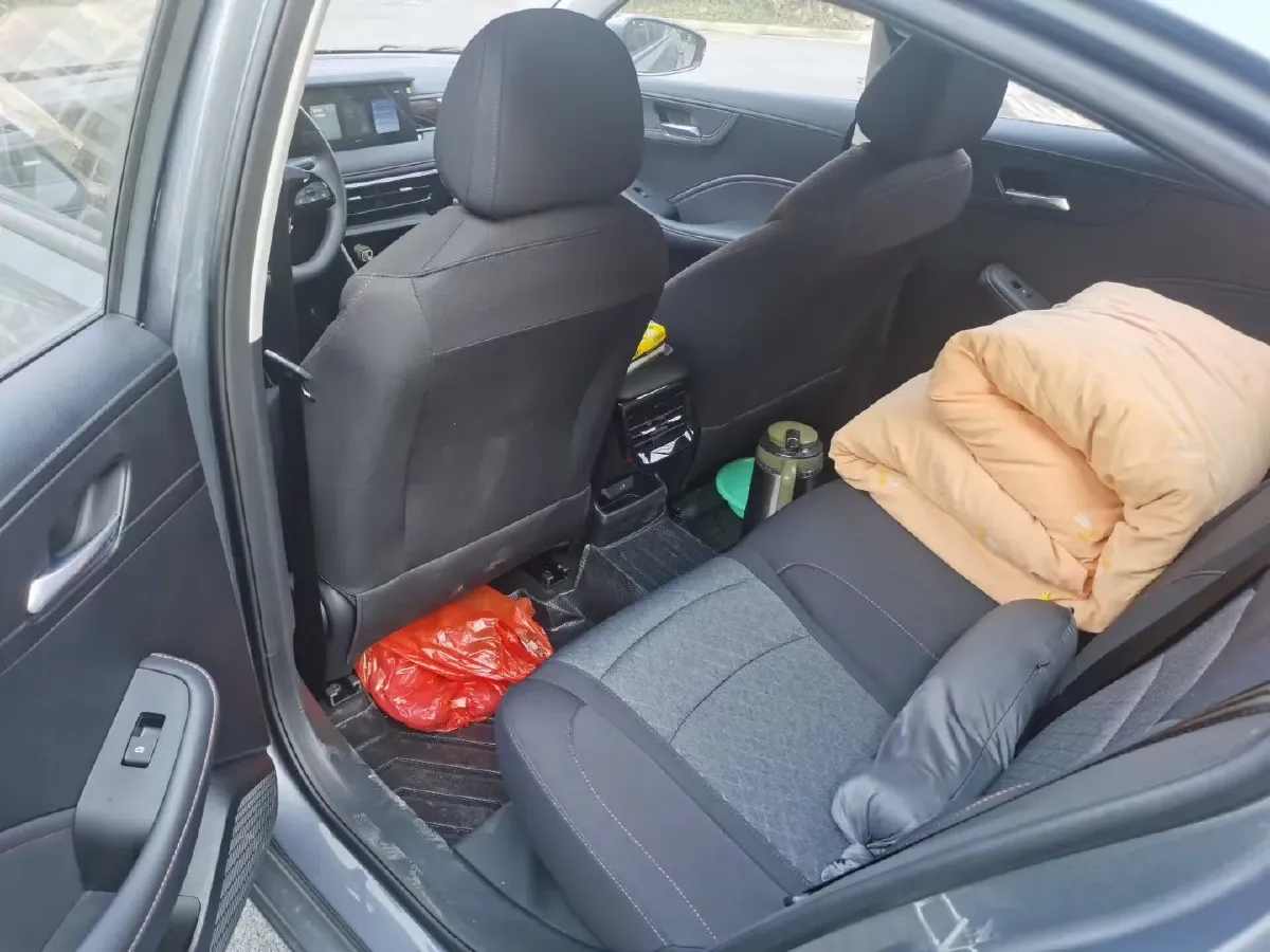 2026 Roewe i5 1.5L 129HP L4 5MT,autocango,china used car exporter,china ev exporter,chinese used car exporter,chinese used ev exporter